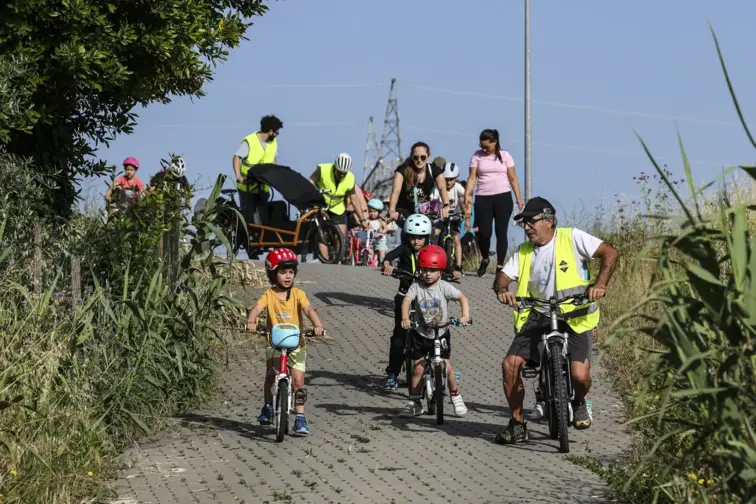Crianças pedalam até à escola em Condeixa-a-Nova